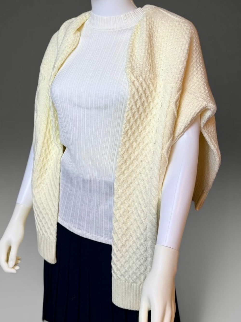 Cream Ivory Cable Knit Crewneck Sweater Size Large